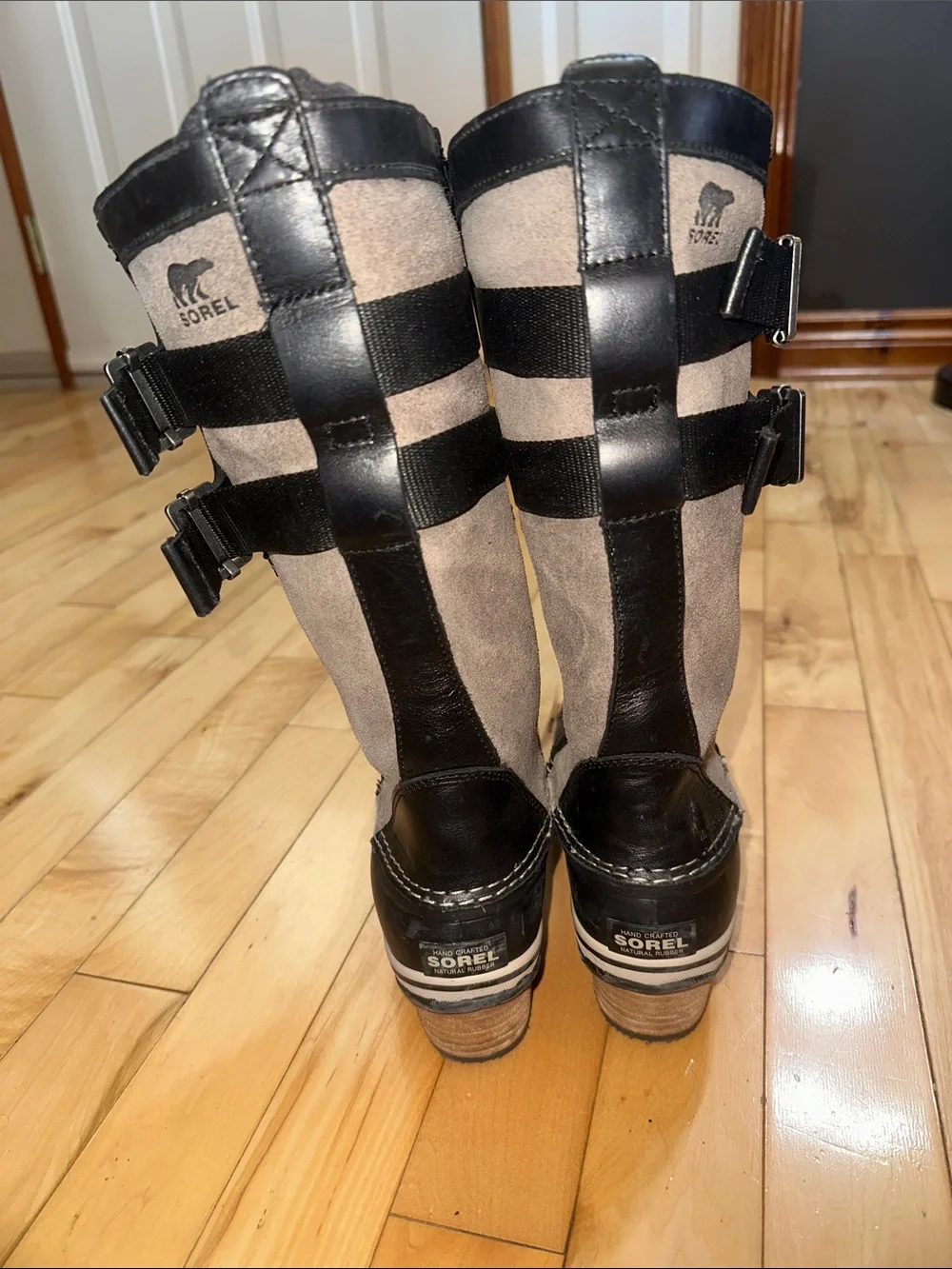 Sorel Conquesr Carly II Black and Gray Lace-Up Winter Boots - Picture 3 of 10